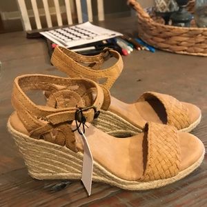 Sonoma Espadrilles/wedge size 6.5